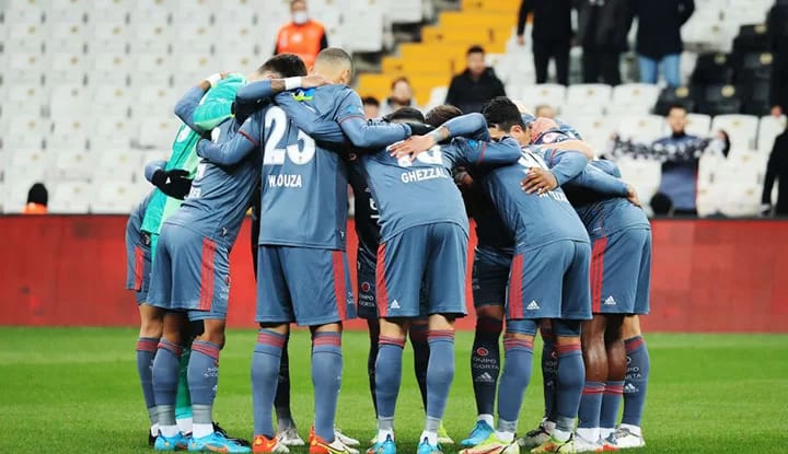 "Sanki krallığını ilan eder gibiydi"