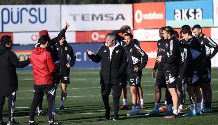 Şenol Güneş biletini kesti! Fenerbahçe derbisine hazırlanan Beşiktaş'ta sıcak saatler!