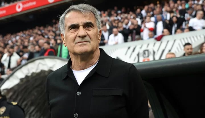 Şenol Güneş performanslardan bir hayli memnun!