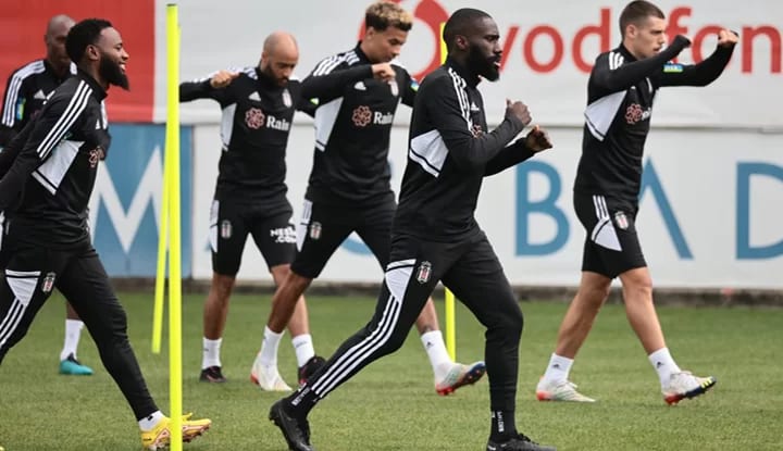 Şenol Güneş'in Galatasaray derbisi öncesi ilk 11'i netleşiyor!