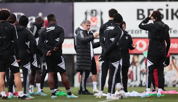 Şenol Güneş'ten Beşiktaşlı oyunculara moral konuşması! "Teslim olmak yok"