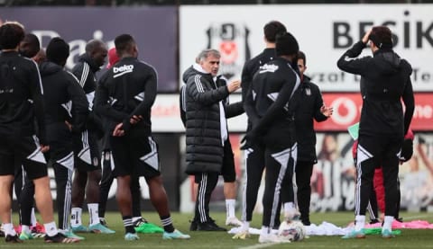 Şenol Güneş'ten Beşiktaşlı oyunculara moral konuşması! "Teslim olmak yok"
