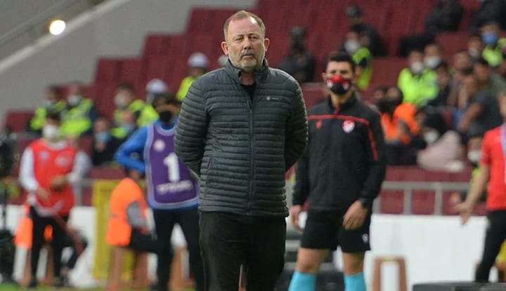 Sergen Yalçın'dan Cüneyt Çakır'a eleştiri!