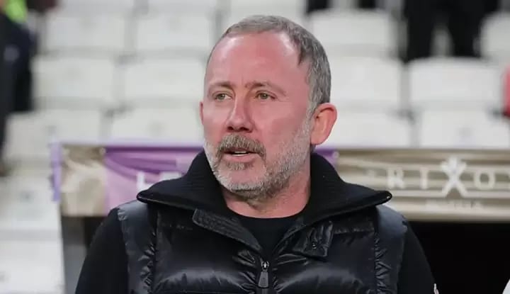 Sergen Yalçın’dan sert eleştiri! “İnanılmaz paralar harcandı, Kasım ayında yine havlu atıldı”
