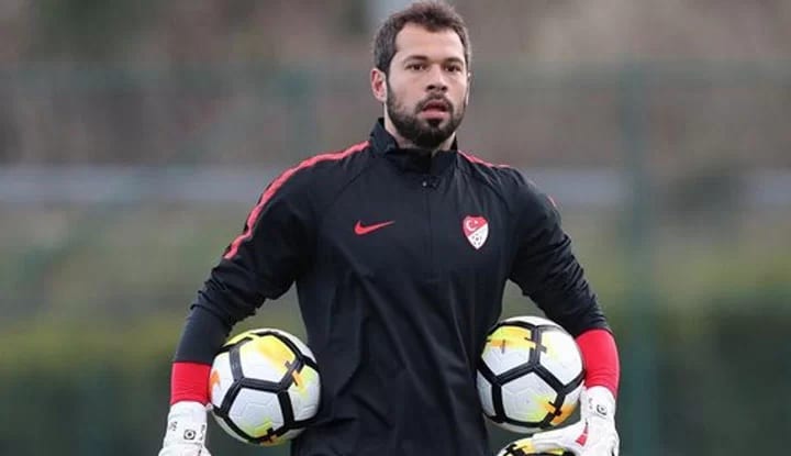 Serkan Kırıntılı'nın menajerinden canlı yayında sert sözler! "Bugün menajerliği bırakırım"