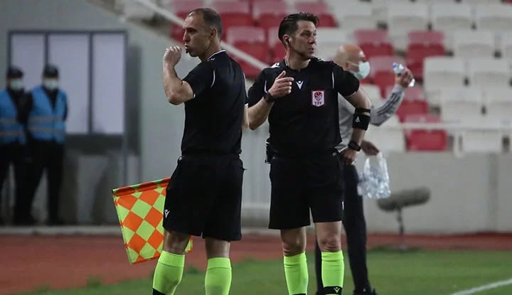 Sivasspor-Beşiktaş maçında Fırat Aydınus'un sözleri yayına yansıdı