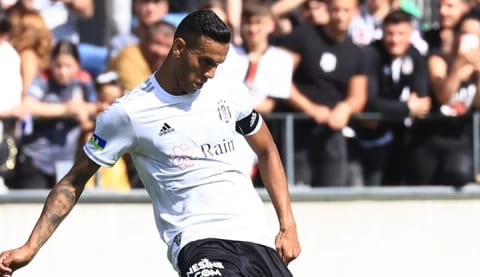 Skandal karar! Josef De Souza kırmızı kart gördü!