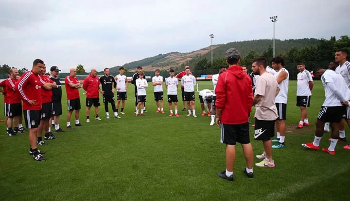 SON DAKİKA! Beşiktaş, resmen açıkladı! Yollar ayrıldı!