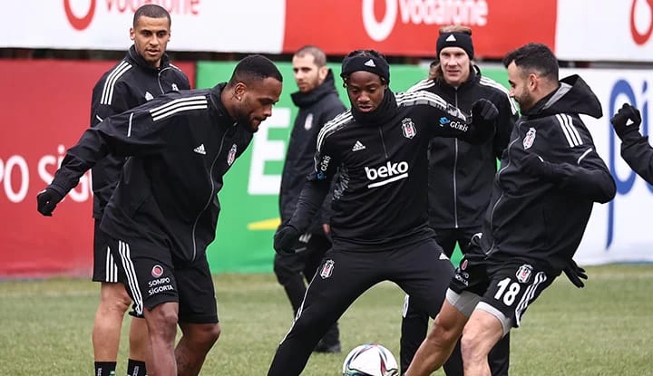 Beşiktaş'ın Adana Demirspor maçı kamp kadrosu açıklandı