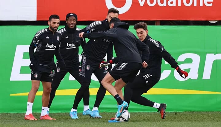 Beşiktaş'ın Antalyaspor maçı kamp kadrosu açıklandı