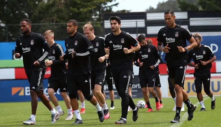 Beşiktaş'ın Galatasaray derbisi kamp kadrosu açıklandı!