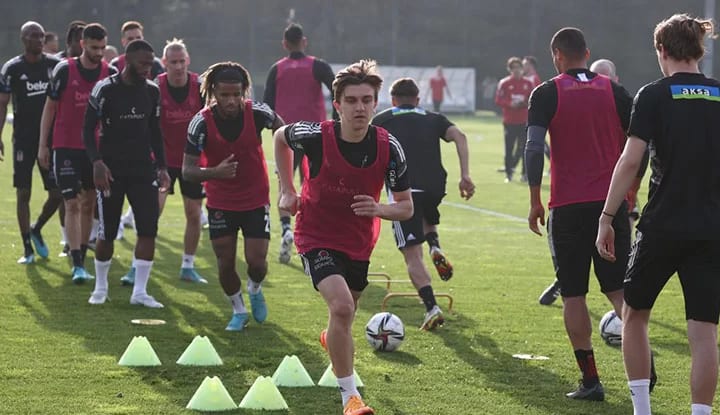 Beşiktaş'ın Kasımpaşa maçı kamp kadrosu açıklandı