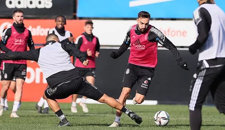 Beşiktaş'ın Süper Kupa maçı kamp kadrosu açıklandı