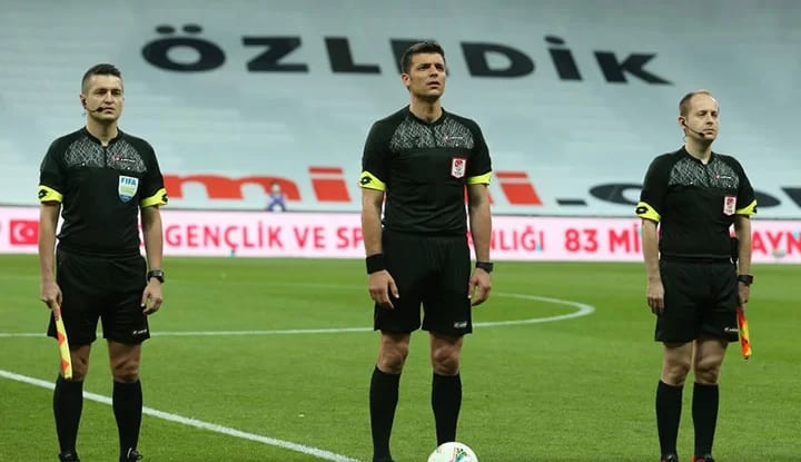 "Şu iki kararı bile hakem olmadığının göstergesi"