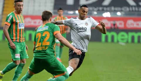 "Takımın temel direklerinden Josef de Souza'da..."