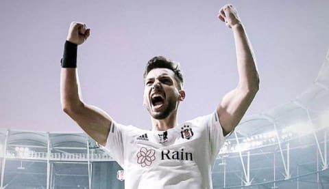 Tayyip Talha Sanuç'tan Beşiktaş taraftarına teşekkür!