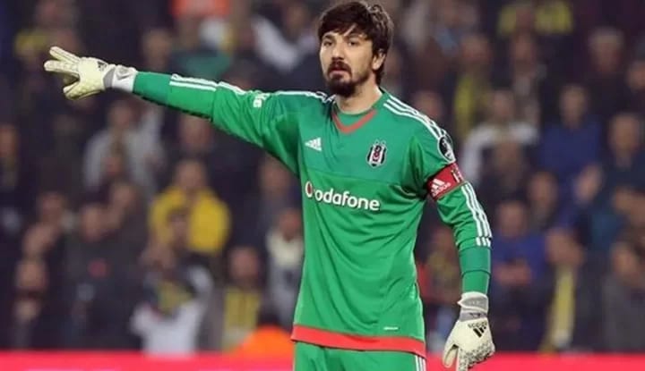 Tolga Zengin'den açıklamalar! " Beşiktaş'ın orta sahada ve açık da sorunları var"