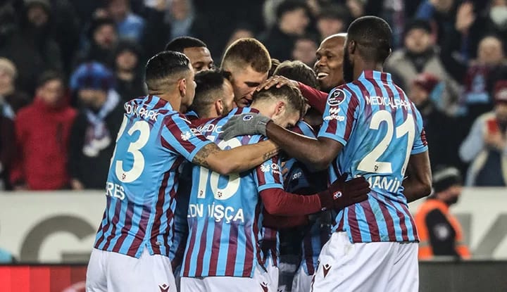 Trabzonspor'lu oyuncu cezalı duruma düştü! Beşiktaş'a karşı yok