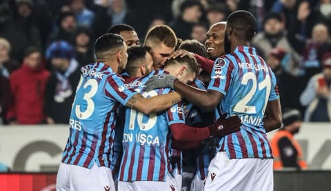 Trabzonspor'lu oyuncu cezalı duruma düştü! Beşiktaş'a karşı yok