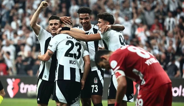 Van Bronckhorst İle seri sürüyor! Beşiktaş, Antalyaspor'u rahat geçti!