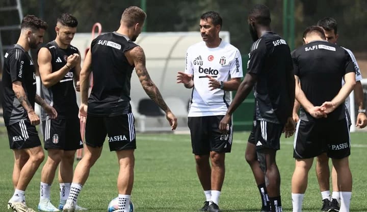 Van Bronckhorst memnun! Beşiktaş orta sahası yeni yıldızlarla şampiyonluğa koşuyor!