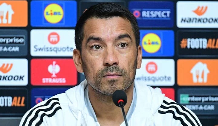 Van Bronckhorst, üç isimde değişikliğe gidecek!
