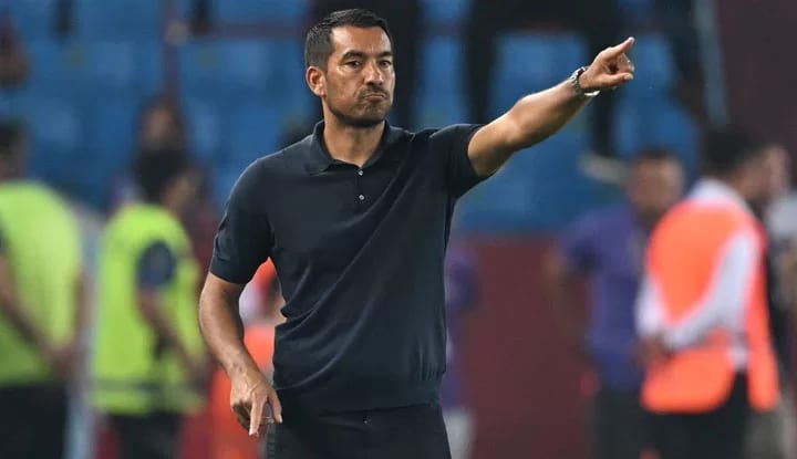 Van Bronckhorst'tan açıklamalar! "Galibiyet için çıkıyoruz"