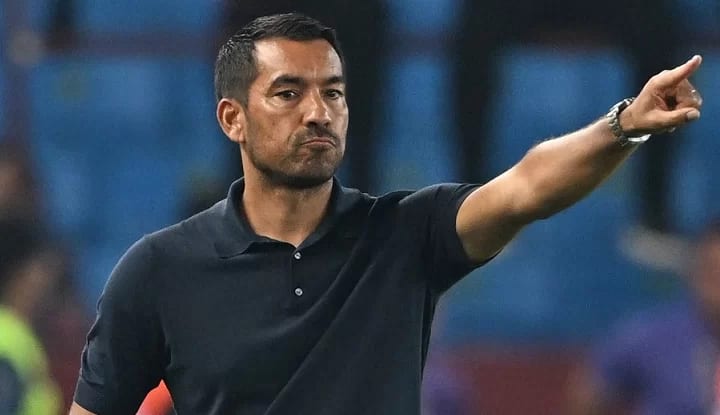 Van Bronckhorst'tan açıklamalar! "İkinci yarıdaki performansımızdan mutsuzum"