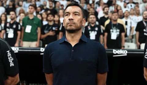 Van Bronckhorst'tan açıklamalar! "Özgüvenimiz çok yüksek"