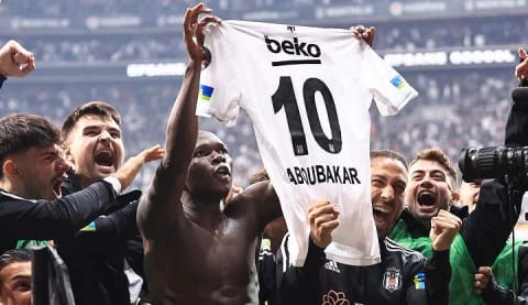 Vincent Aboubakar, Weghorst’u yakaladı!