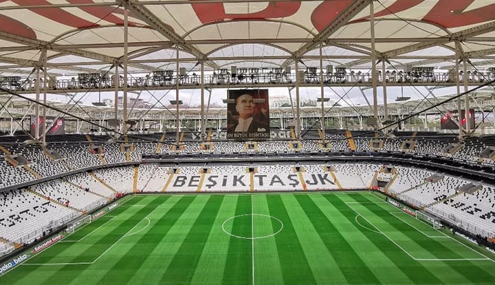 Vodafone Park'a hibrit takviyesi! Sporting maçına kadar...