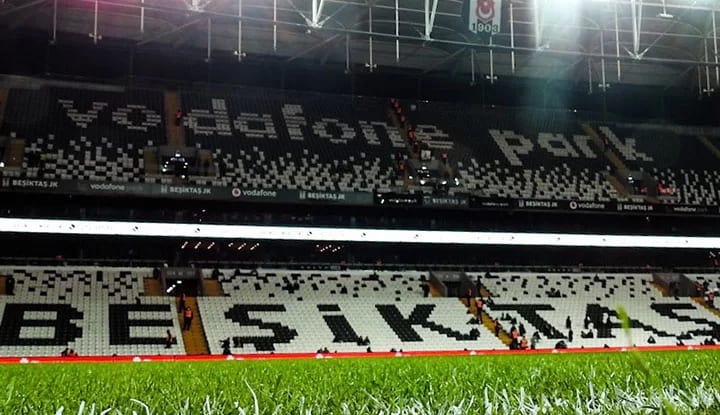 Vodafone Park'ta gerginlik! Soyunma odası koridorunda devam etti