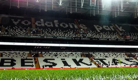 Vodafone Park'ta gerginlik! Soyunma odası koridorunda devam etti