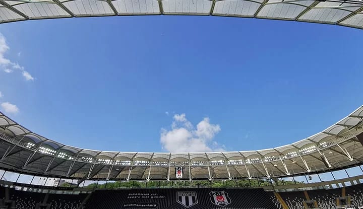 Vodafone Park'ta maç öncesi ilginç olay! TFF'den izin çıkmadı!