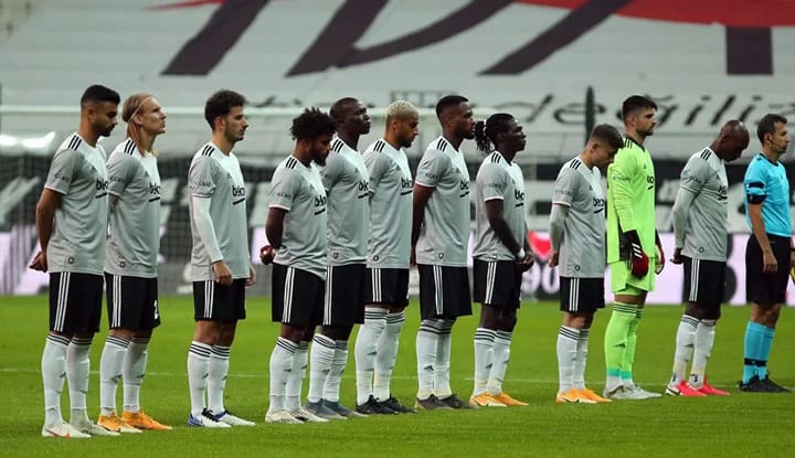 "Vodafone Park'ta tribünden maçı izlerken özellikle dikkat ettim"