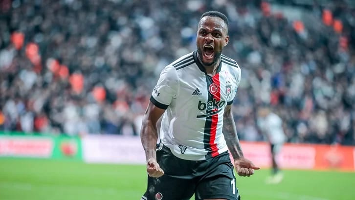 "Yılın Forveti" Cyle Larin seçildi! İşte özellikle teşekkür ettiği oyuncu...