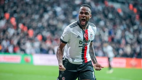 "Yılın Forveti" Cyle Larin seçildi! İşte özellikle teşekkür ettiği oyuncu...