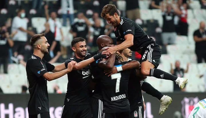 "Yolu gözlenen bir santrfor, 11'e girecek olan bir Alex Teixeira ve..."