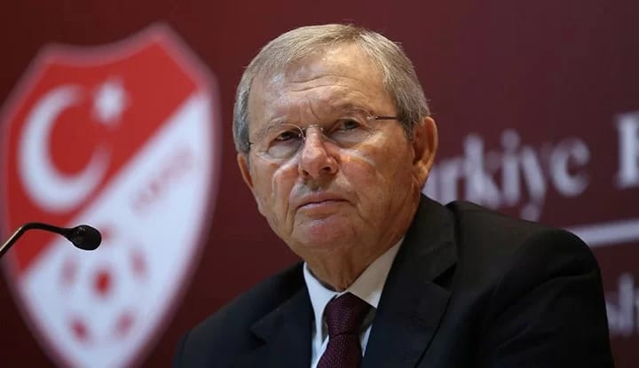 Zekeriya Alp istifa etti!
