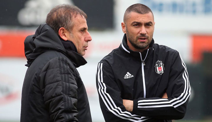 Abdullah Avcı, oyuncularla yaptığı toplantıda Sergen Yalçın'a dikkat çekti!
