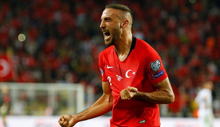 Cenk Tosun, iki kulüp arasında tercih yapacak!