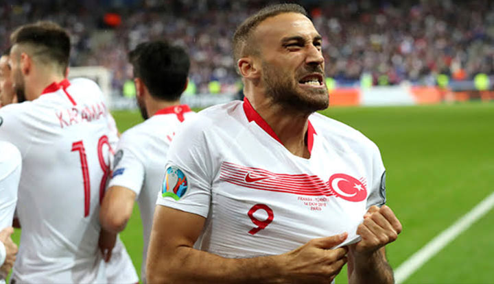 Cenk Tosun, Manchester City maçını bekliyor!