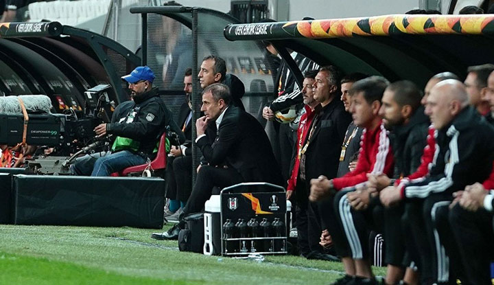 "Beşiktaş'ı küme düşürmeden git hocam, lütfen!"