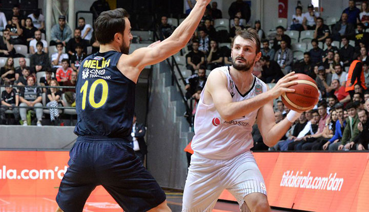 Beşiktaş Sompo Sigorta derbide müthiş geri dönüş yaptı, son saniye basketiyle kaybetti!