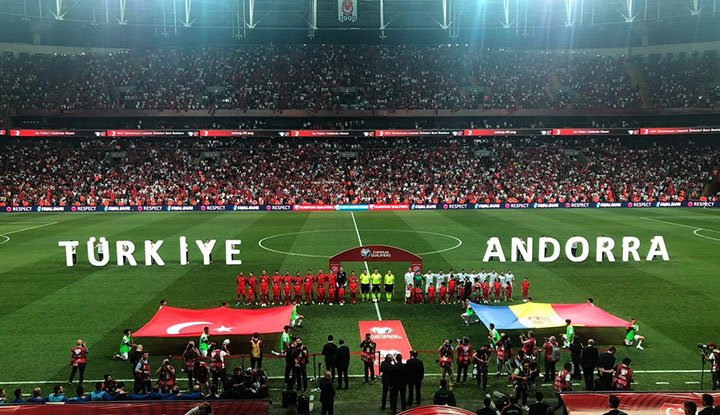 Beşiktaş'ta Vodafone Park zemini için Fikret Orman devreye girdi!