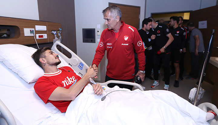 Şenol Güneş'ten Dorukhan'a; "Ağlama evlat, sen Türk futboluna lazımsın"