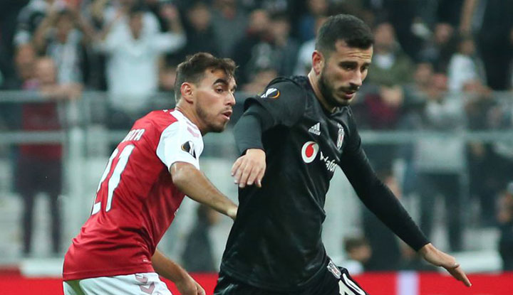 Vodafone Park'ta Oğuzhan Özyakup'a protesto