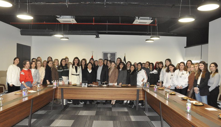 Ahmet Nur Çebi, 8 Mart Dünya Emekçi Kadınlar Günü’nde kadın çalışanlarla buluştu!