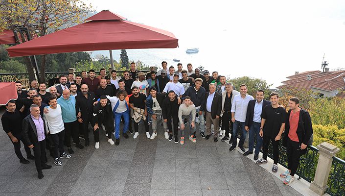 Ahmet Nur Çebi, Futbol A Takımı ile birlik beraberlik yemeği yedi!