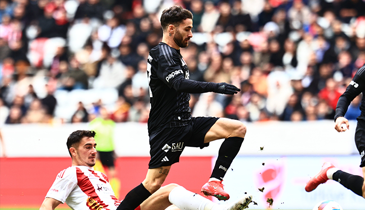 Beşiktaş, Antalyaspor'u yenerek bir üst tura yükseldi!